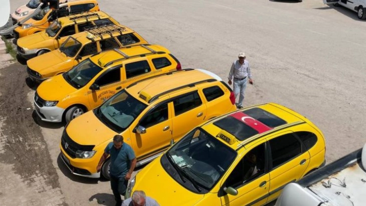 Korsandan bıkan taksiciler kontak kapattı