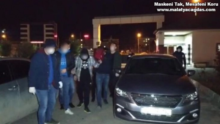 Kovalamaca sonucu yakalanan otomobilden uyuşturucu çıktı