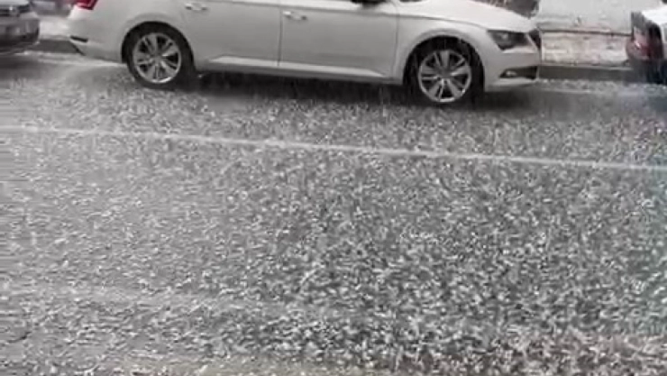 Kovancılar ilçesinde dolu yağışı  etkili oldu