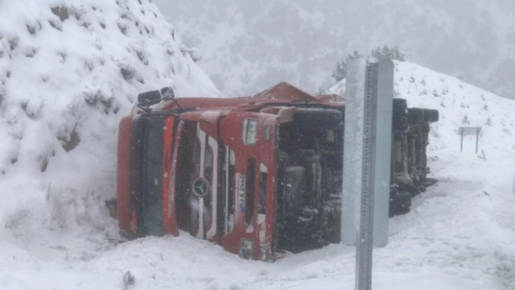 Koyulhisar'da trafik kazası:1 yaralı