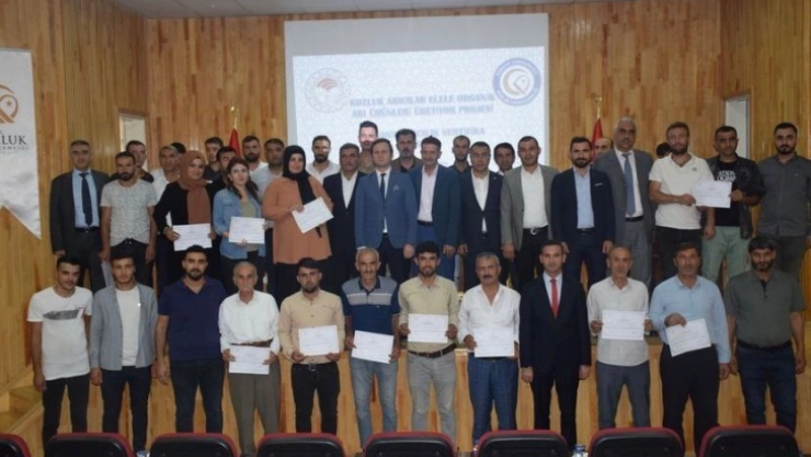 Kozluk'ta eğitimini tamamlayan arı yetiştiricilerine sertifika verildi