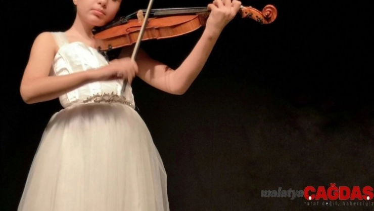 Küçük keman sanatçısı Elif, Başkent Orkestrası ile Ankara'da
