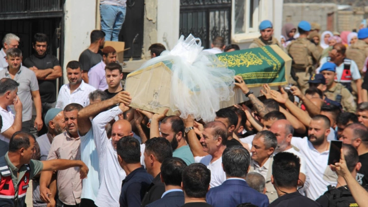 Küçük Narin kendi köyünde defnedildi