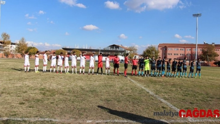 Kulaspor Gördes Belediyespor'a karşı berabere kaldı