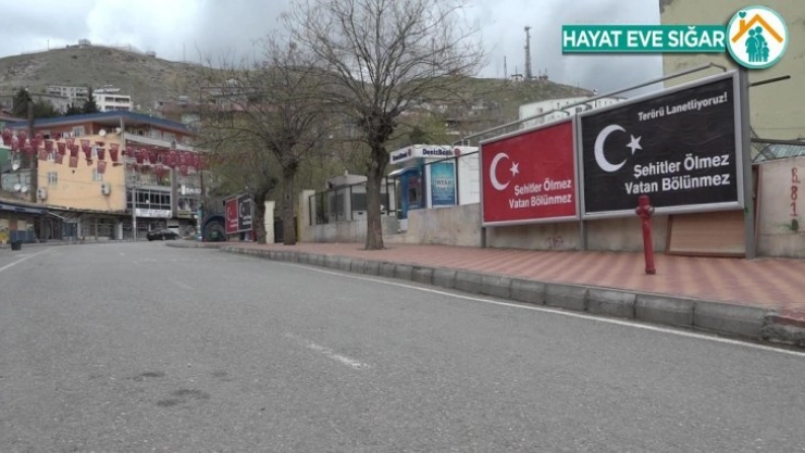 Kulp hayalet şehre döndü