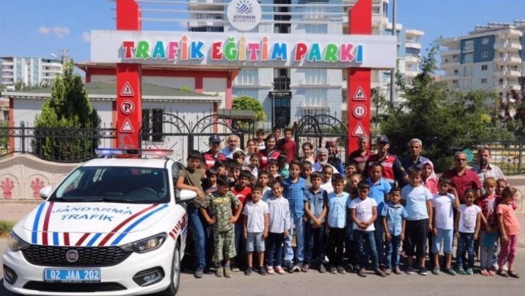 Kuran kursu öğrencilerine trafik eğitimi