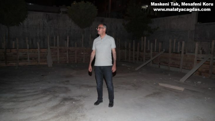 Kuş, yapımı devam eden kapalı semt pazarını gece inceledi