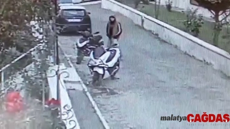 Kuşadası'nda motor hırsızlığı kameraya yansıdı