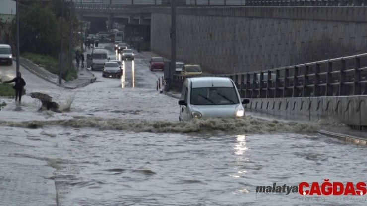Kuşadası'nda yağış az kalsın can alıyordu