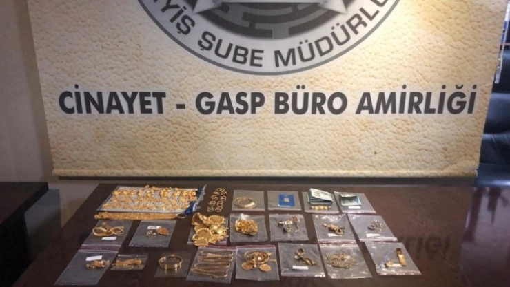 Kuyumcu kuryesinin altın dolu bavulu gasp edildi