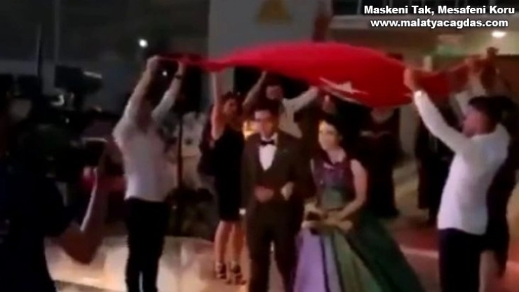 1,5 yıl önce nişanlandığı görüntüler duygulandırdı