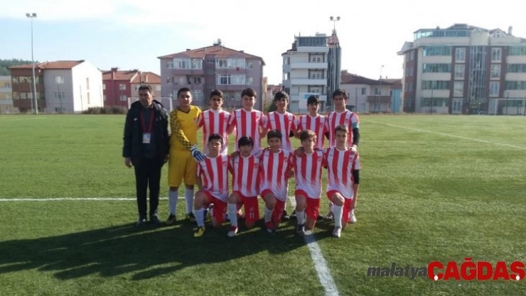 Ligde 12'de 12 yapan Bilecikspor U14 Gençler Ligi şampiyonu oldu