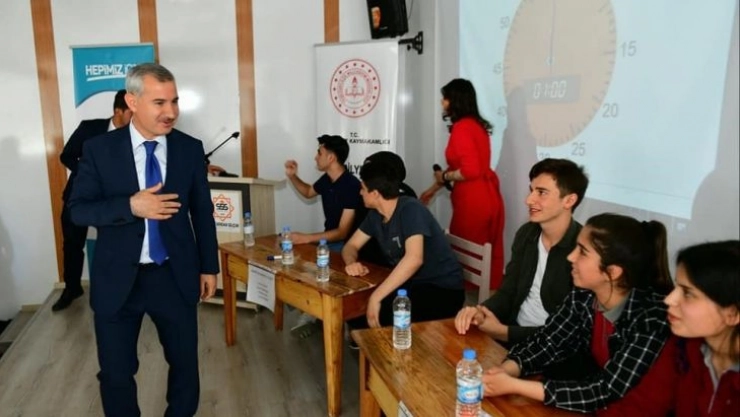 Lise öğrencileri Çevre Bilinci ve Sıfır Atık için ter döktü