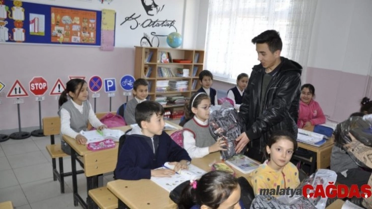 Lise öğrencilerinden 'Oyuncak ve Kitap Dostluğu' projesi