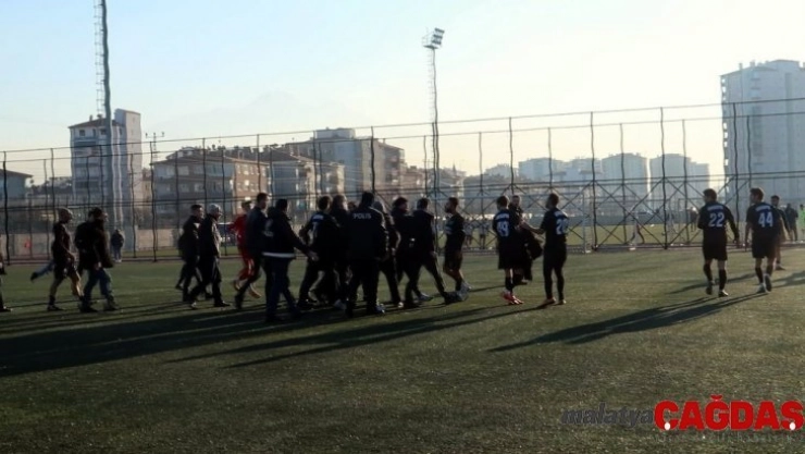 Maç bitti, kavga başladı