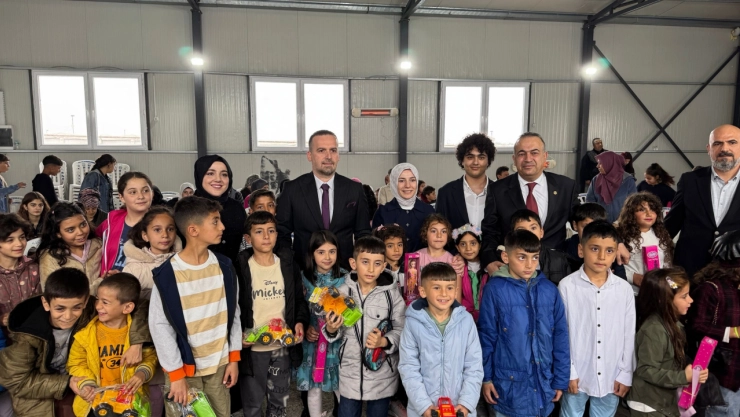 MAGİNDER'den Samanköy Konteyner Kentte Bayram Sevinci