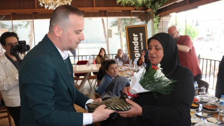 Maginder, Şehit Anneleriyle Anneler Günü'nde Buluştu