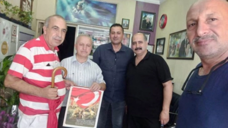 Mahmut Özer'den Gazeteci Hayta'ya Anlamlı Hediye