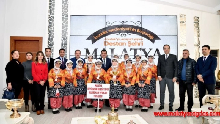 Malatya birincisi ekibe Başkan Gürkan'dan hediye