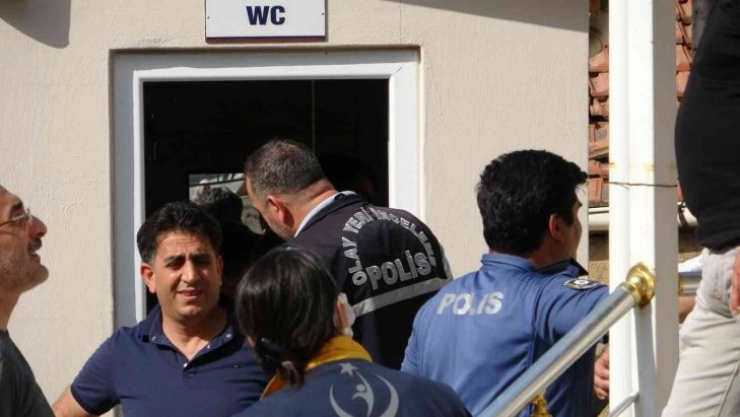 Bir şahıs cami tuvaletinde ölü bulundu