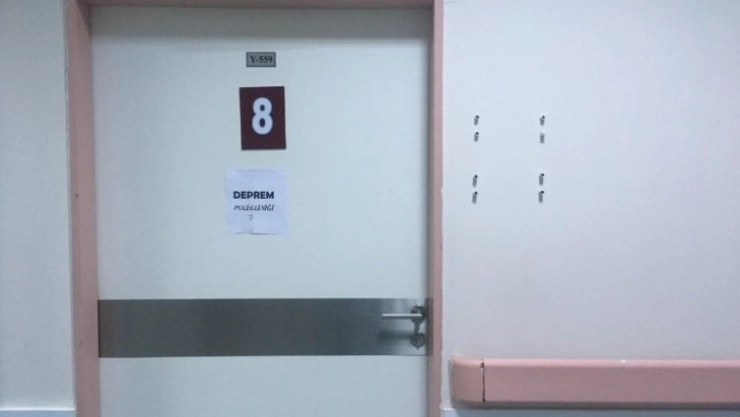 Depremden etkilenen vatandaşlara özel poliklinik hizmeti