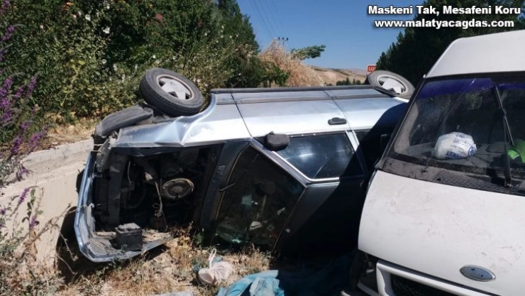 İki araç çarpıştı: 12 yaralı