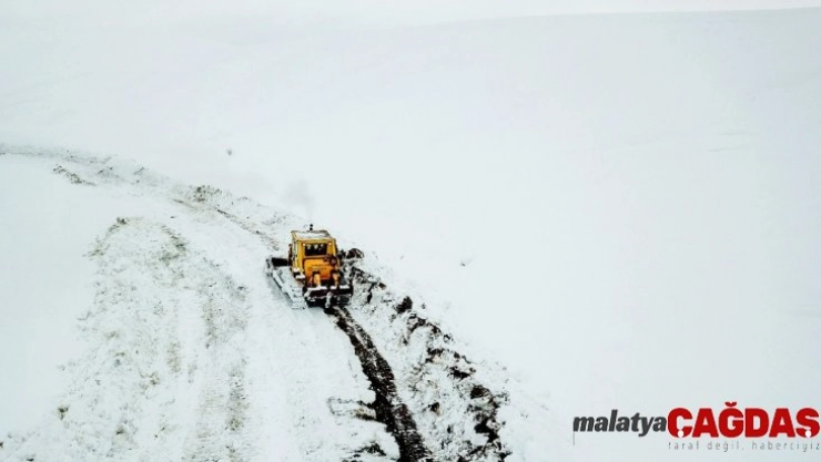 Kardan kapanan yollar açılıyor