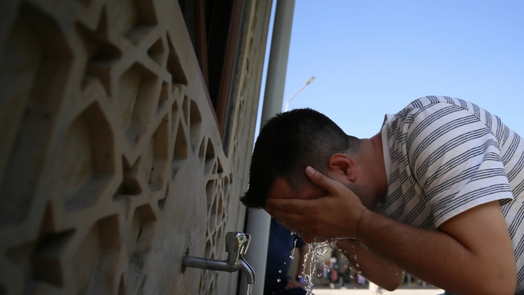 Malatya'da Kavurucu Sıcaklar: İnönü Caddesi Sessizliğe Büründü