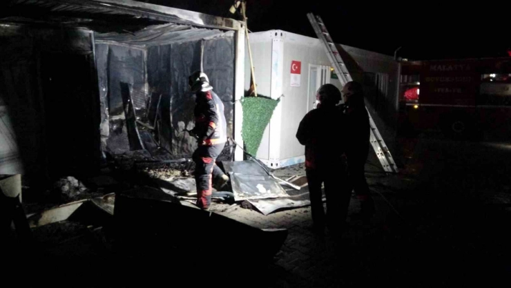 Malatya'da konteyner kentte korkutan yangın
