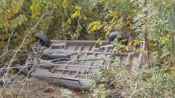 Minibüs devrildi: 3 yaralı