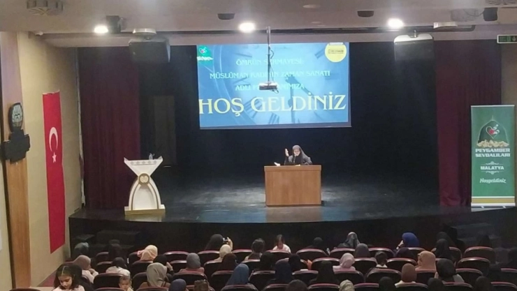 Malatya'da 'Müslüman Kadının Zaman Sanatı' konferansı düzenlendi