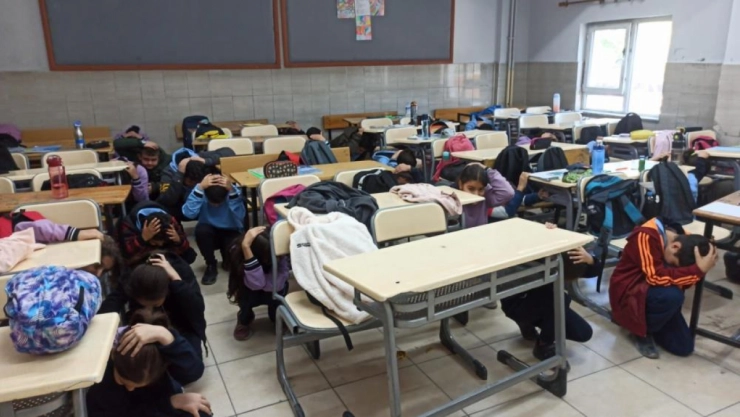 Malatya'da tüm okullarda eş zamanlı tahliye