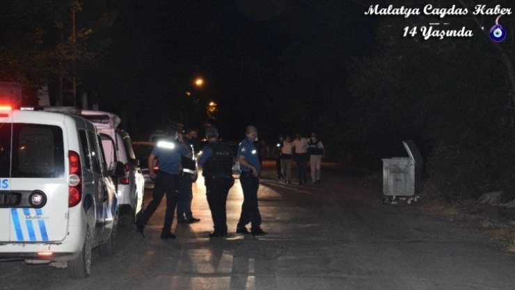 Türbeye ziyareti yapanların üzerine tüfekle ateş açıldı: 2 yaralı