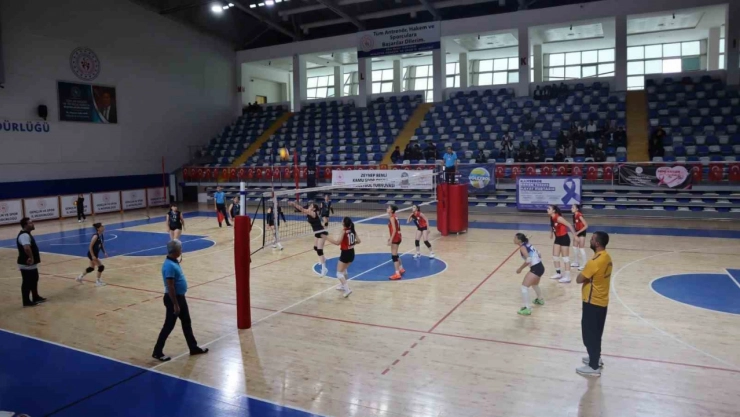 Malatya Voleybol, evinde fırtına gibi esti