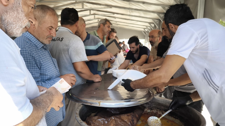 Malatyalılar Gazze İçin Seferber Oldu: Cuma Namazı Sonrası Kermes