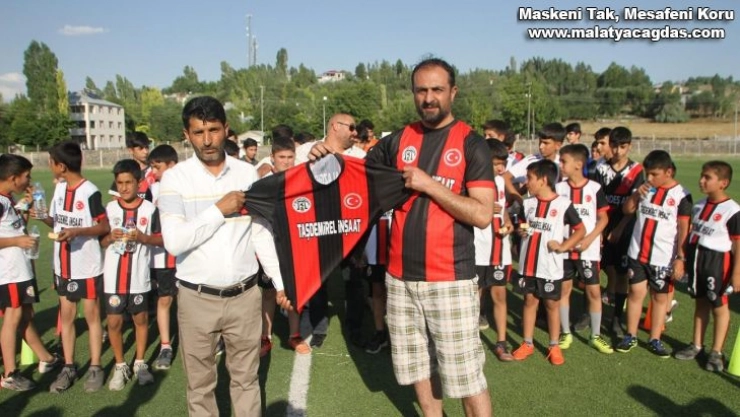 Malazgirtli gençlere forma desteği