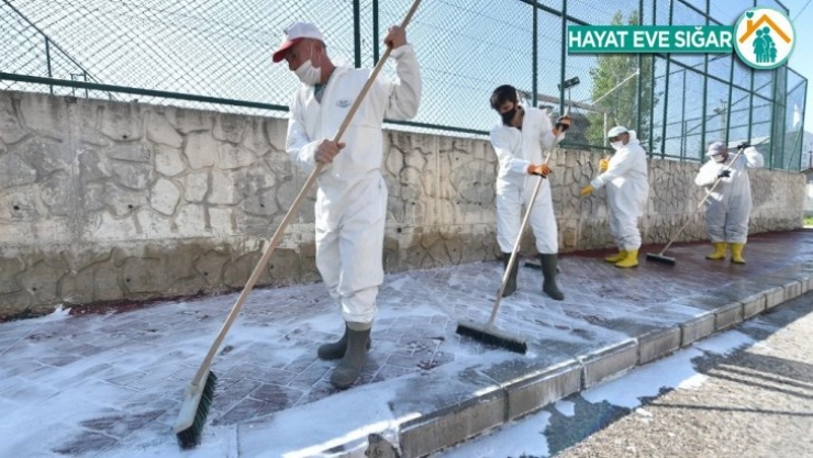 Mamak'ta cadde ve sokaklar yıkandı