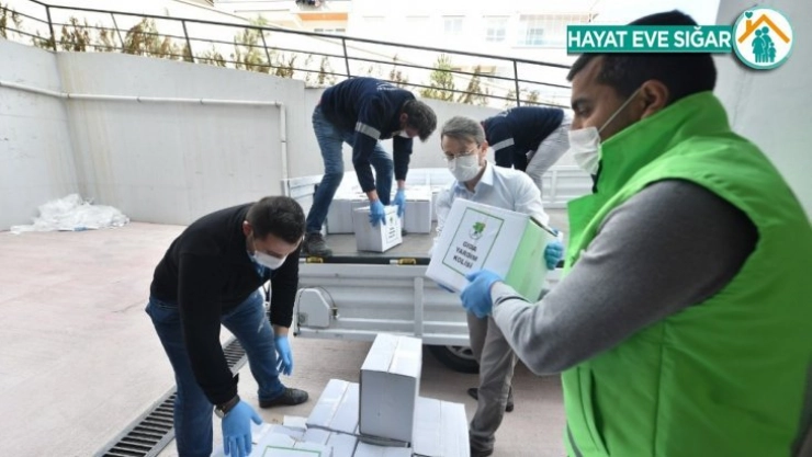 Mamak'tan 10 bin aileye gıda ve hijyen paketi