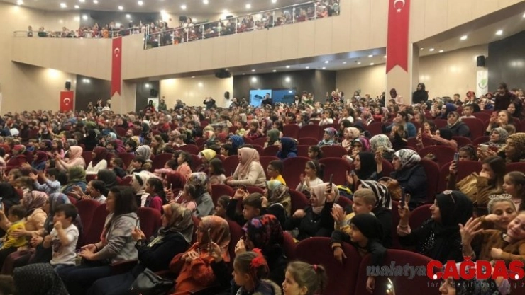 Mamaklı çocuklar, Mevlit Kandili programında, Hz. Muhammed'in (s.a.v) hayatını öğrendi