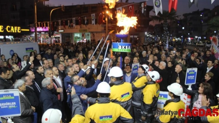 Manisa'da ilk doğal gaz şehit ailesinin evine bağlandı