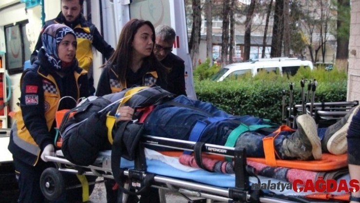 Manisa'da yağmur kazaları beraberinde getirdi: 1'i ağır 3 yaralı