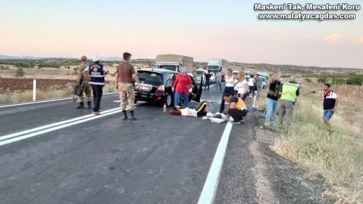 Mardin'de 2 araç kafa kafaya çarpıştı: 6 yaralı