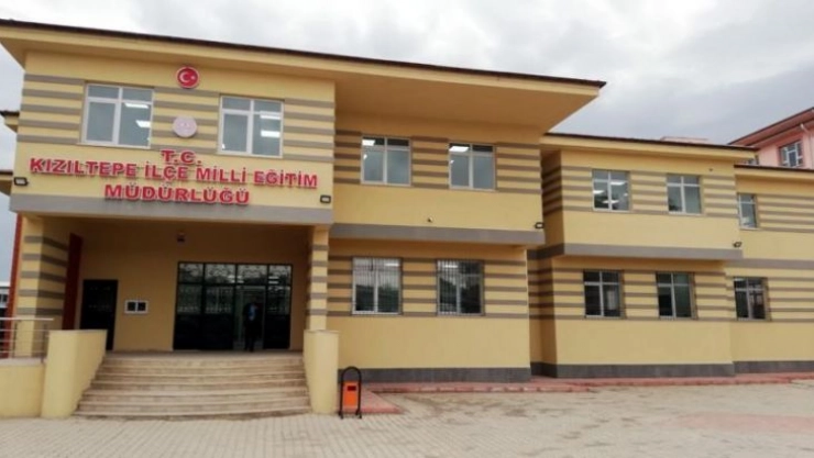 Mardin'de halı sahada top oynarken kalp krizi geçiren öğretmen hayatını kaybetti