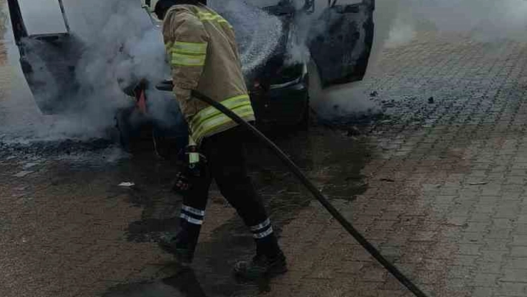 Mardin'de kamyonette çıkan yangın söndürüldü