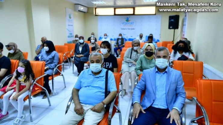 Başkan Çınar, fotoğrafçılık kursunu ziyaret etti