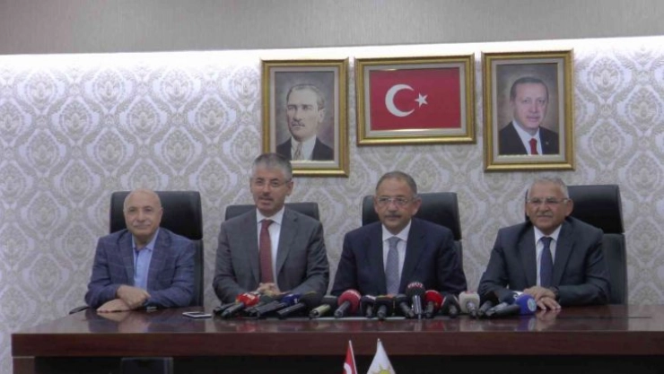 Mehmet Özhaseki: 'Yalan olan söylemlere 'vız gelir, tırıs gider' diye cevap veriyoruz'