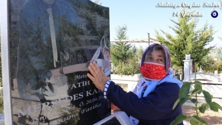 Mersedes Kadir'in annesi, oğlunun mezarı başında ağladı