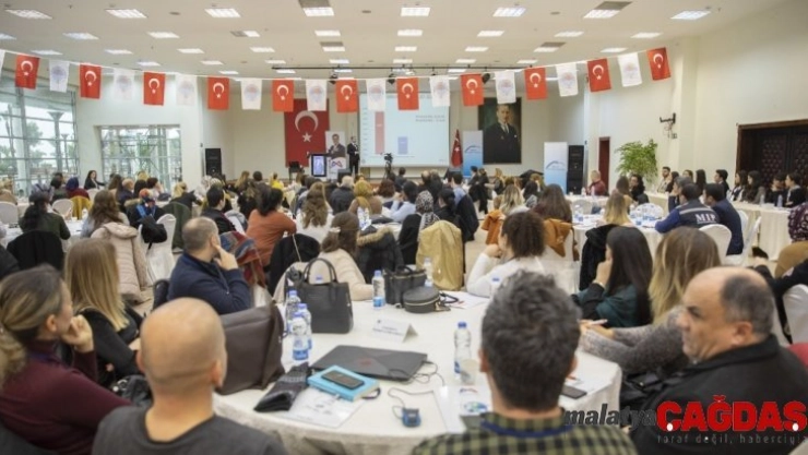 Mersin Büyükşehir Belediyesi, 'Bilinçli İnternet Kullanımı Çalıştayı' düzenledi