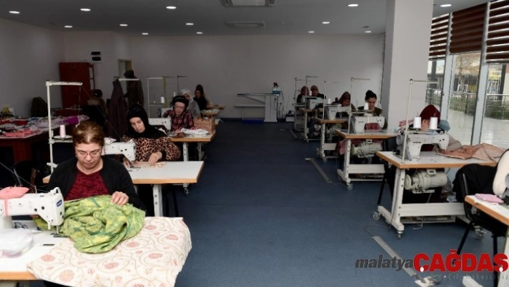 Mersin'de engelli ailelerine dikiş kursu veriliyor