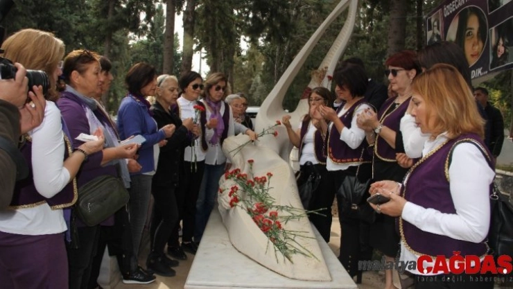 Mersin'de erkekler tarafından katledilen kadınlar, mezarları başında anıldı